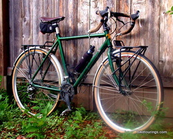 Picture of touring bike with Panaracer Pasela Tour Guard tires