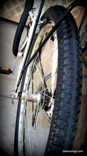 Picture of CST City Commuter tire for bike commuting