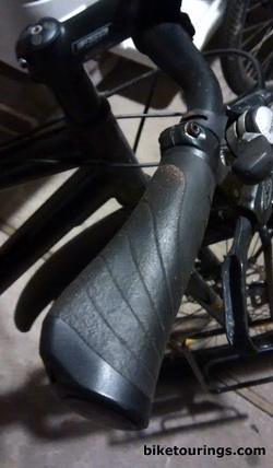 Picture of tanned cork mountain bike grips