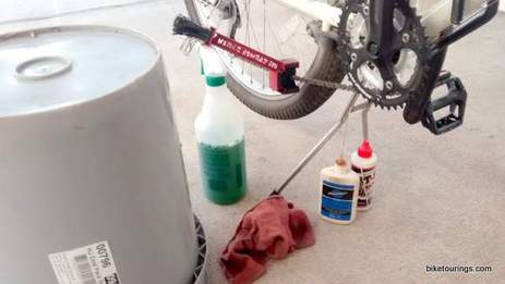 Picture of Bike chain cleaning kit for bike commuting