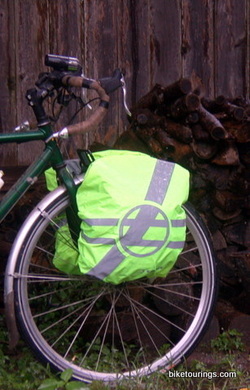 Picture waterproof pannier rain cover for bike commuting